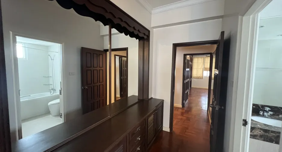 À louer 3 chambres condo à Khlong Toei, Bangkok