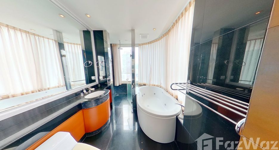 For rent 3 bedrooms condo in Sathon, Bangkok