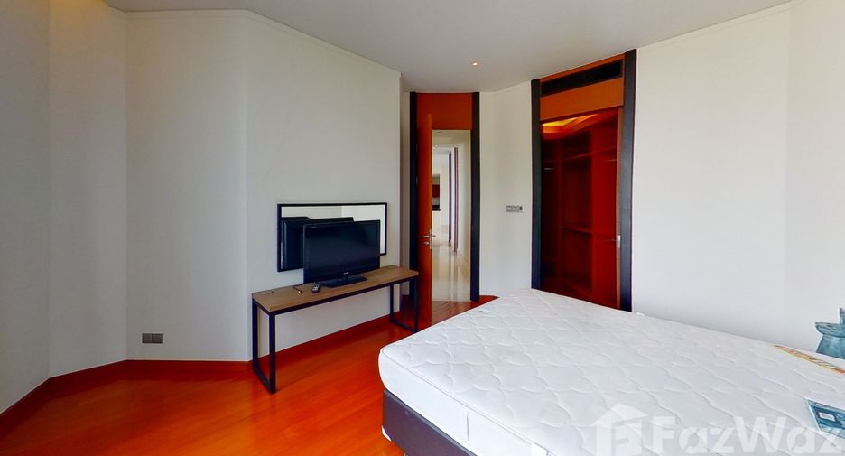 For rent 3 bedrooms condo in Sathon, Bangkok