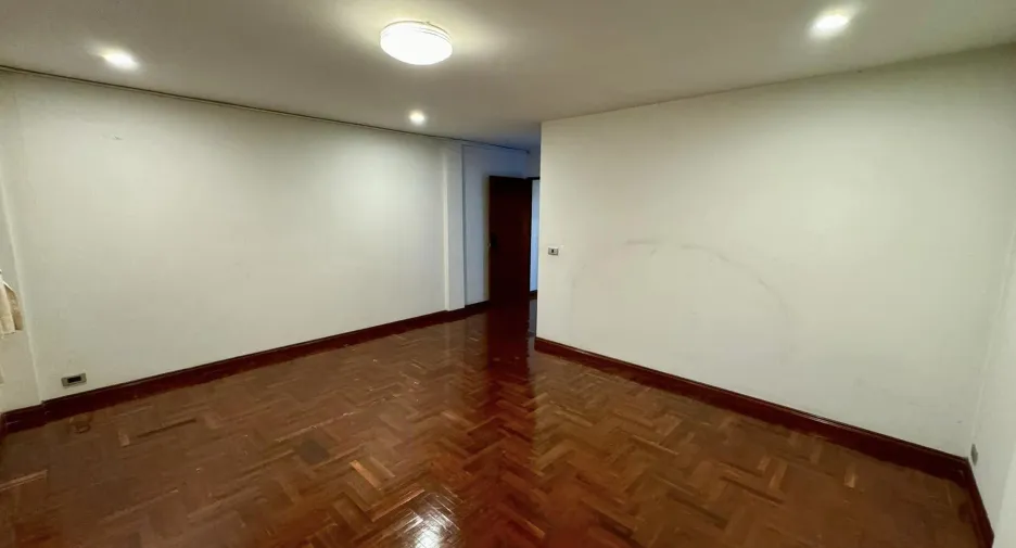 Casa adosada en alquiler de 4 habitaciones en Chatuchak, Bangkok