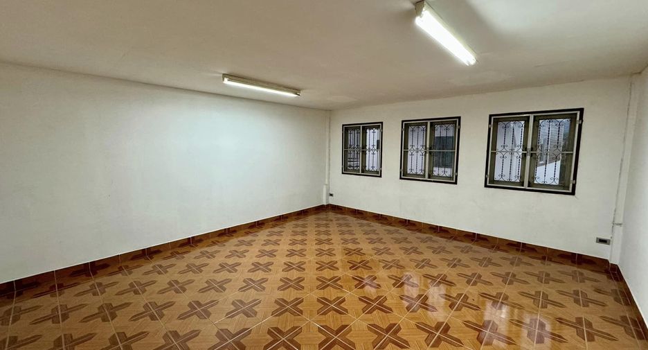 Casa adosada en alquiler de 4 habitaciones en Chatuchak, Bangkok
