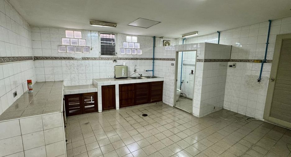 Casa adosada en alquiler de 4 habitaciones en Chatuchak, Bangkok