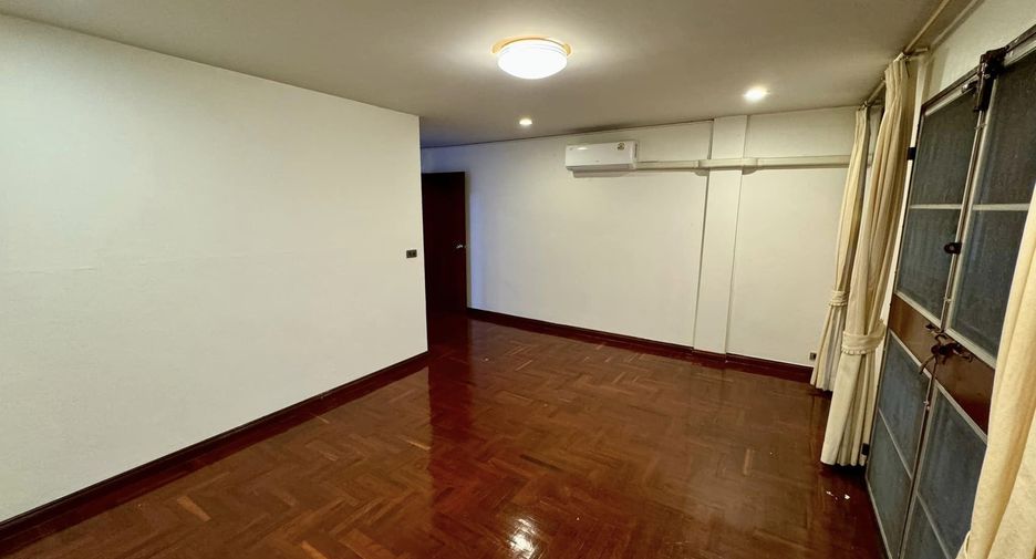 Casa adosada en alquiler de 4 habitaciones en Chatuchak, Bangkok