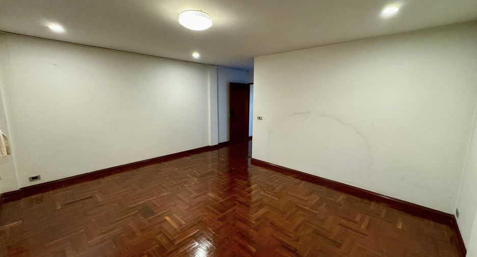 Casa adosada en alquiler de 4 habitaciones en Chatuchak, Bangkok