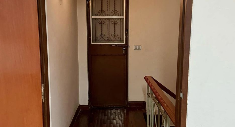 Casa adosada en alquiler de 4 habitaciones en Chatuchak, Bangkok