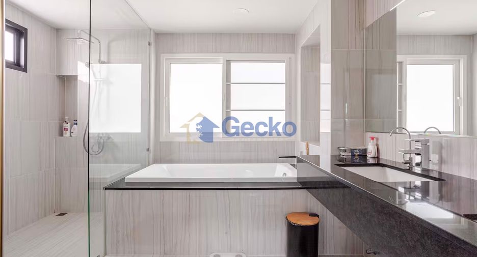 For rent 4 bedrooms house in Bang Lamung, Chonburi
