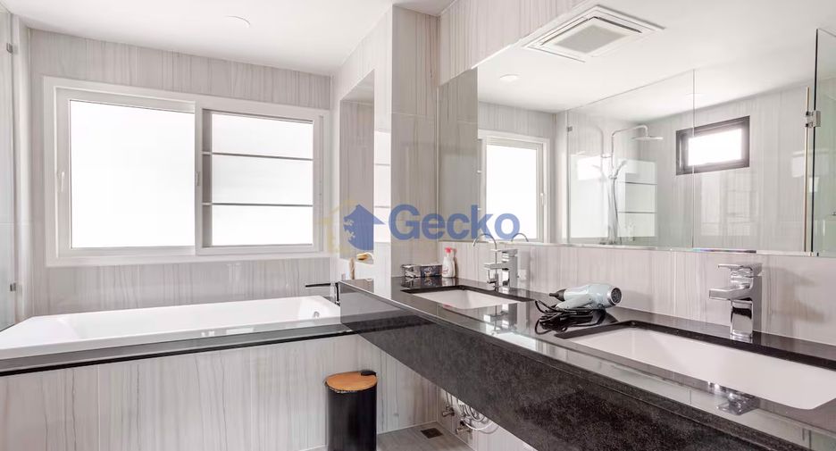 For rent 4 bedrooms house in Bang Lamung, Chonburi