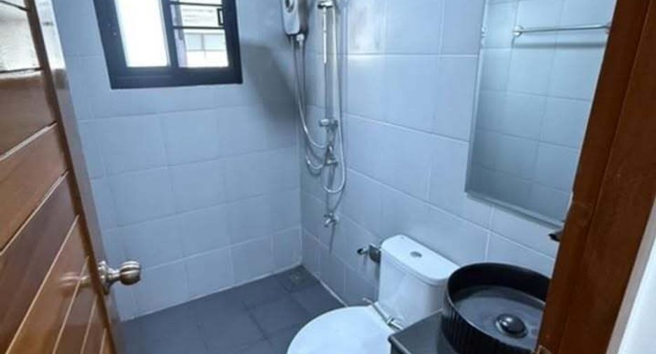 Аренда 4 спальни дом в Банг Капи, Бангкок