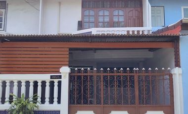 For rent 3 bedrooms townhouse in Bang Na, Bangkok