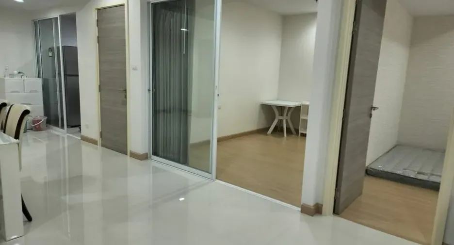 Condo en alquiler de 3 habitaciones en Yan Nawa, Bangkok