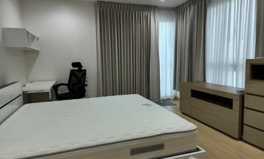 Condo en alquiler de 3 habitaciones en Yan Nawa, Bangkok