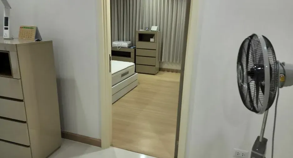 Condo en alquiler de 3 habitaciones en Yan Nawa, Bangkok