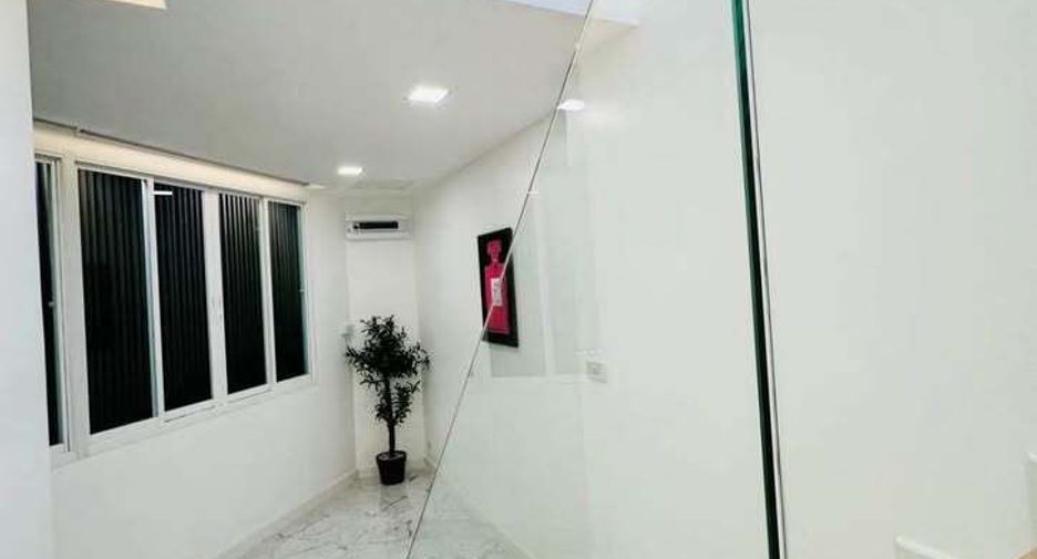 For rent 2 bedrooms house in Sathon, Bangkok