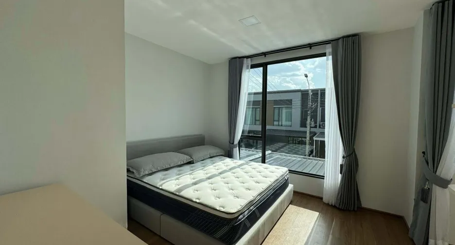 For rent 3 ベッドルーム townhouse in Bang Sao Thong, Samut Prakan