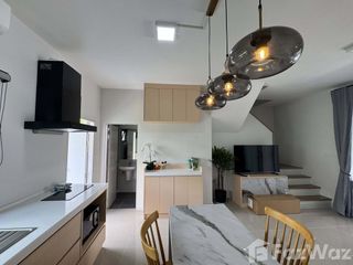 For rent 3 bedrooms townhouse in Bang Sao Thong, Samut Prakan