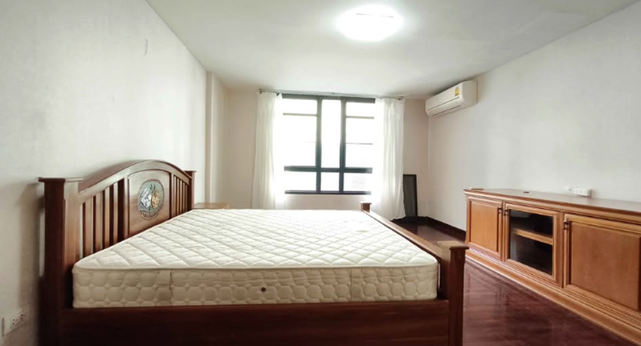 Condo en alquiler de 3 habitaciones en Watthana, Bangkok