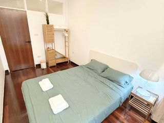 Reihenhaus zur Miete mit 2 Zimmer in Khlong Toei, Bangkok