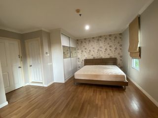 For rent 2 bedrooms condo in Huai Khwang, Bangkok