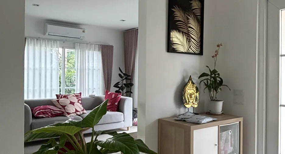 Haus zur Miete mit 4 Zimmer in Prawet, Bangkok