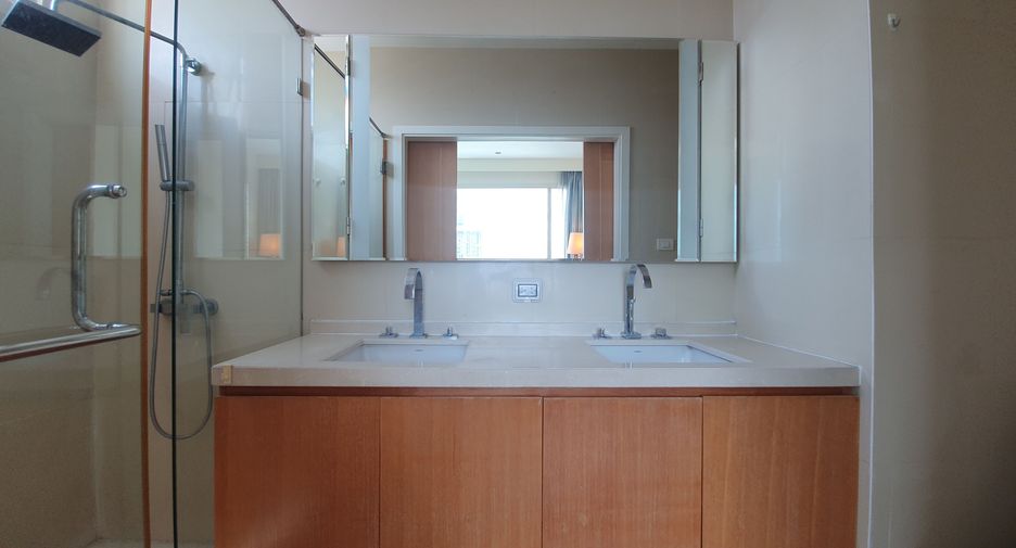 For rent 2 bedrooms condo in Chatuchak, Bangkok