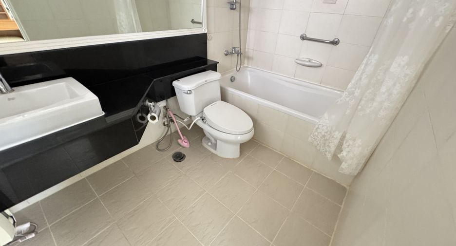 For rent 3 bedrooms condo in Watthana, Bangkok