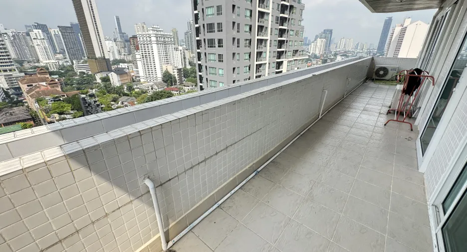 For rent 3 bedrooms condo in Watthana, Bangkok