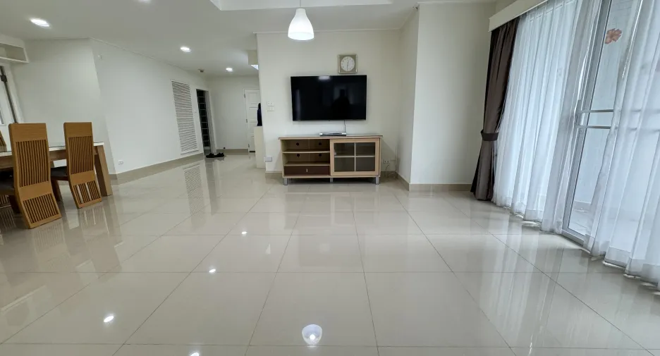 For rent 3 bedrooms condo in Watthana, Bangkok