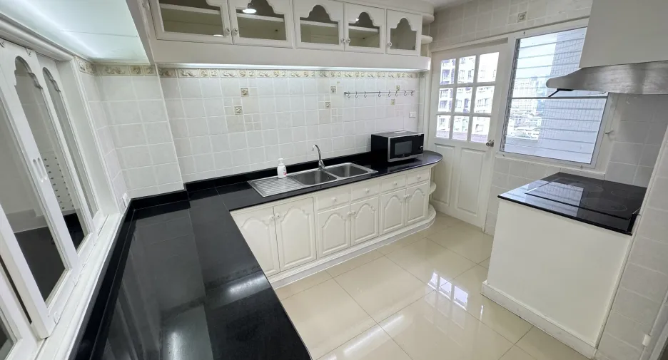 For rent 3 bedrooms condo in Watthana, Bangkok