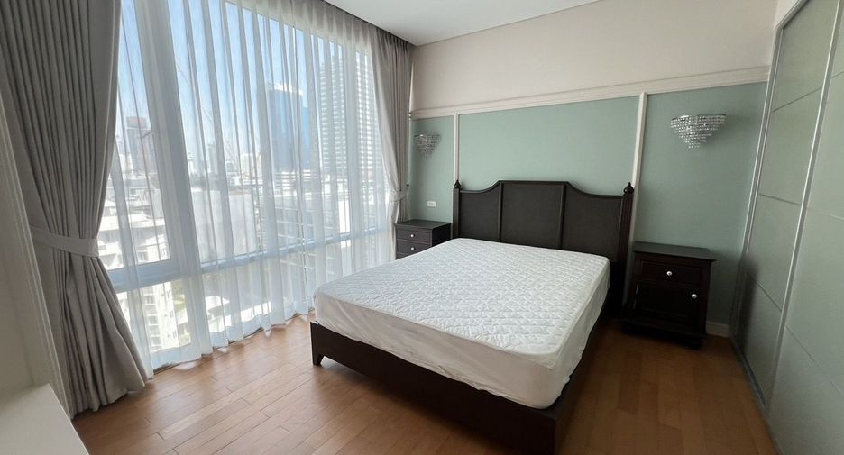 For rent 3 bedrooms condo in Khlong Toei, Bangkok