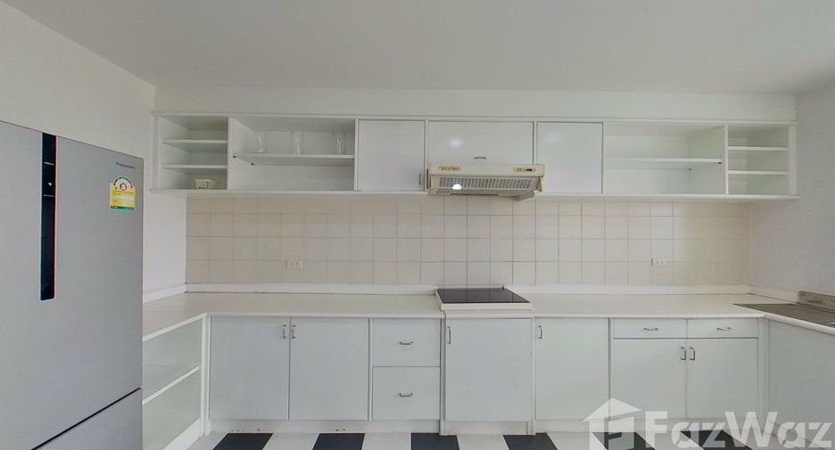 Apartamento en alquiler de 3 habitaciones en Watthana, Bangkok