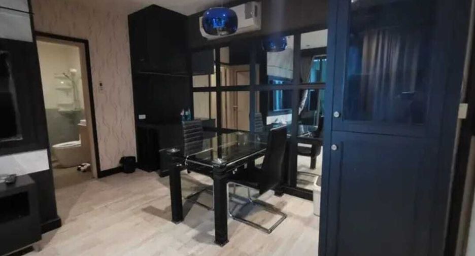 Condo en alquiler de 2 habitaciones en Huai Khwang, Bangkok