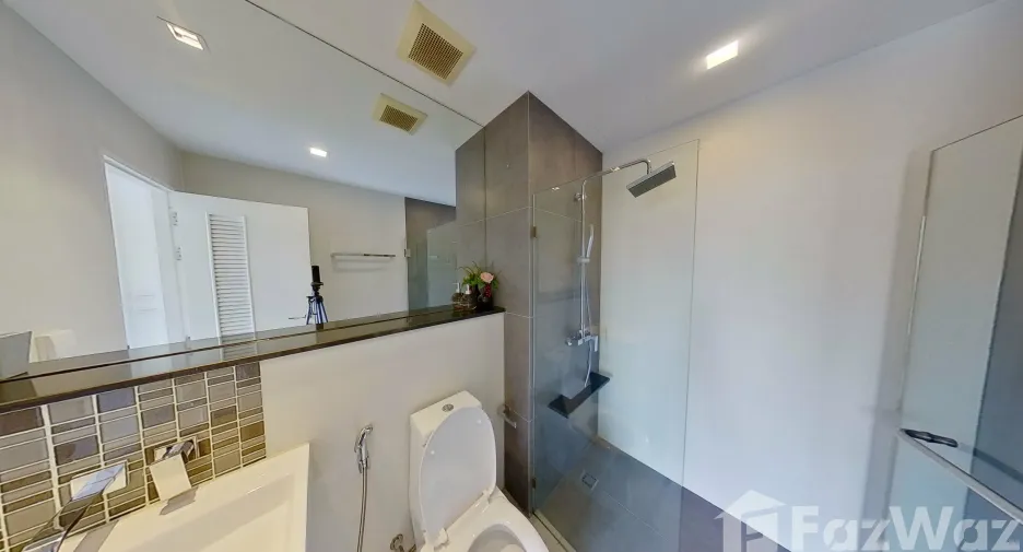 For rent studio condo in Khlong San, Bangkok