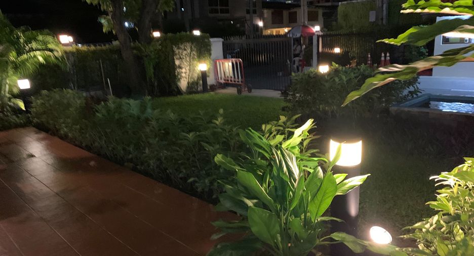 For rent 2 bedrooms condo in Watthana, Bangkok
