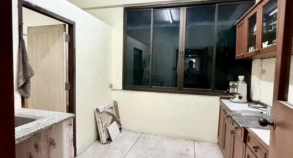 Reihenhaus zur Miete mit 3 Zimmer in Din Daeng, Bangkok