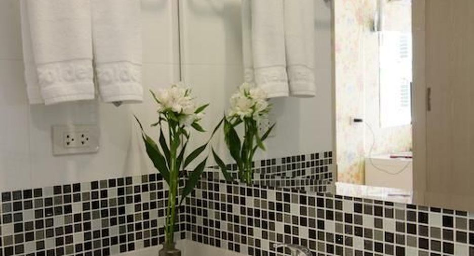 For rent 2 bedrooms condo in Yan Nawa, Bangkok
