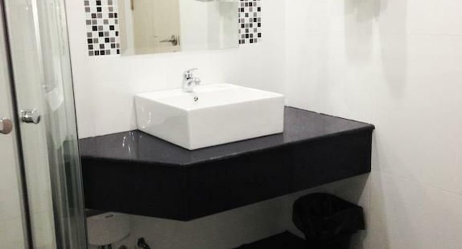 For rent 2 bedrooms condo in Yan Nawa, Bangkok