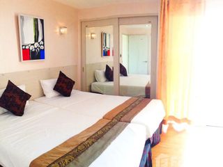 À louer 2 chambres condo à Yan Nawa, Bangkok