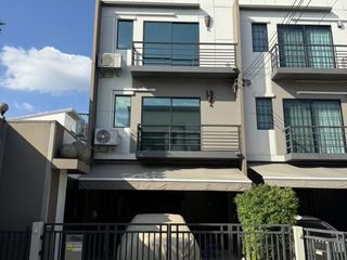 For rent 3 bedrooms townhouse in Bang Khen, Bangkok