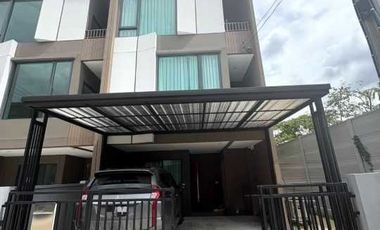Casa en alquiler de 3 habitaciones en Bang Khen, Bangkok