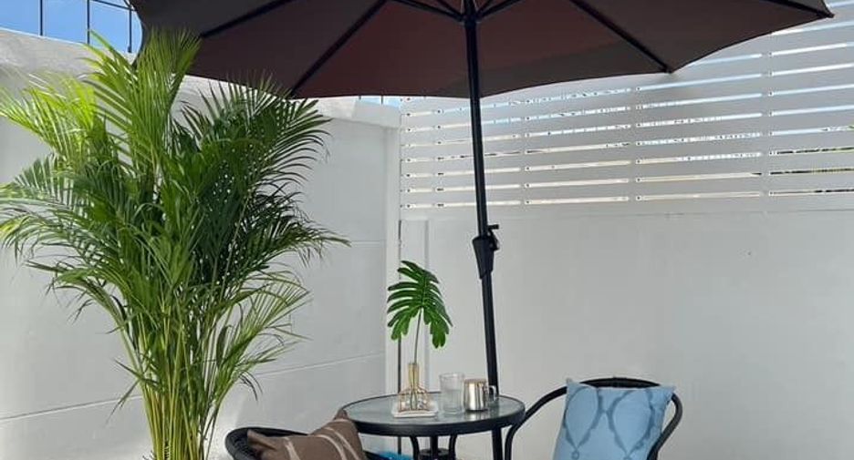 For rent 3 ベッドルーム townhouse in Phra Khanong, Bangkok