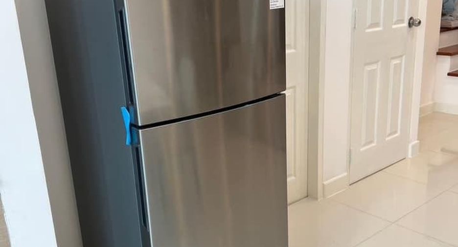 For rent 3 ベッドルーム townhouse in Phra Khanong, Bangkok