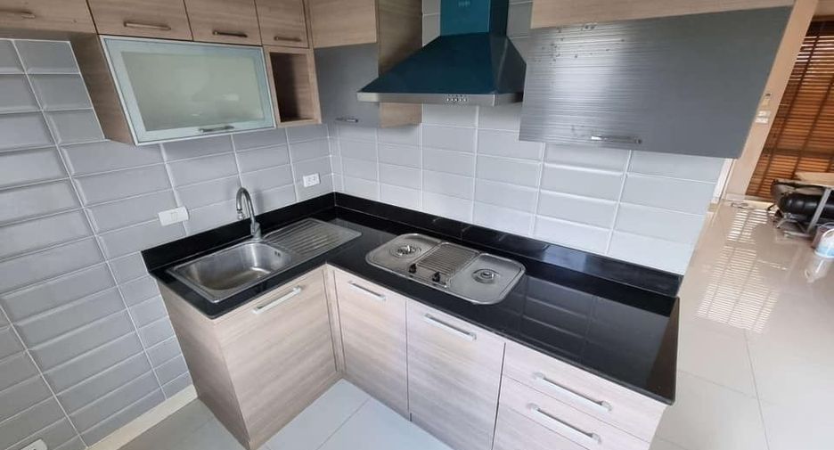 For rent 3 ベッドルーム townhouse in Phra Khanong, Bangkok