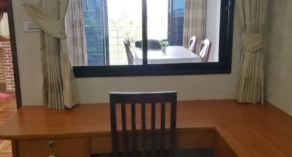 For rent 3 bedrooms condo in Phra Khanong, Bangkok