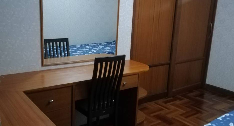 For rent 3 bedrooms condo in Phra Khanong, Bangkok