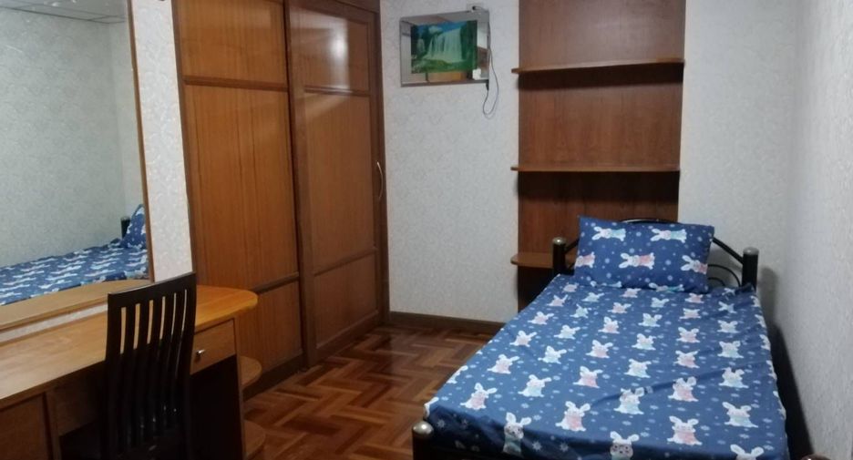 For rent 3 bedrooms condo in Phra Khanong, Bangkok