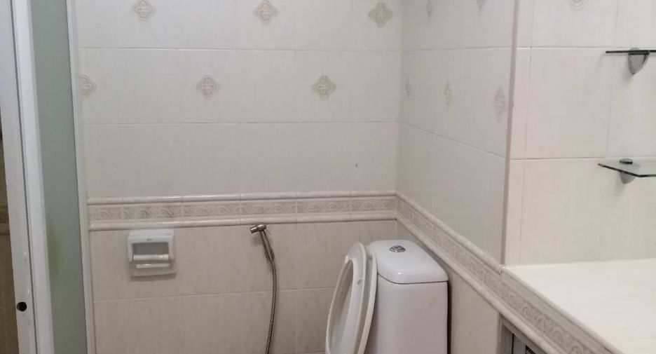 For rent 3 bedrooms condo in Phra Khanong, Bangkok