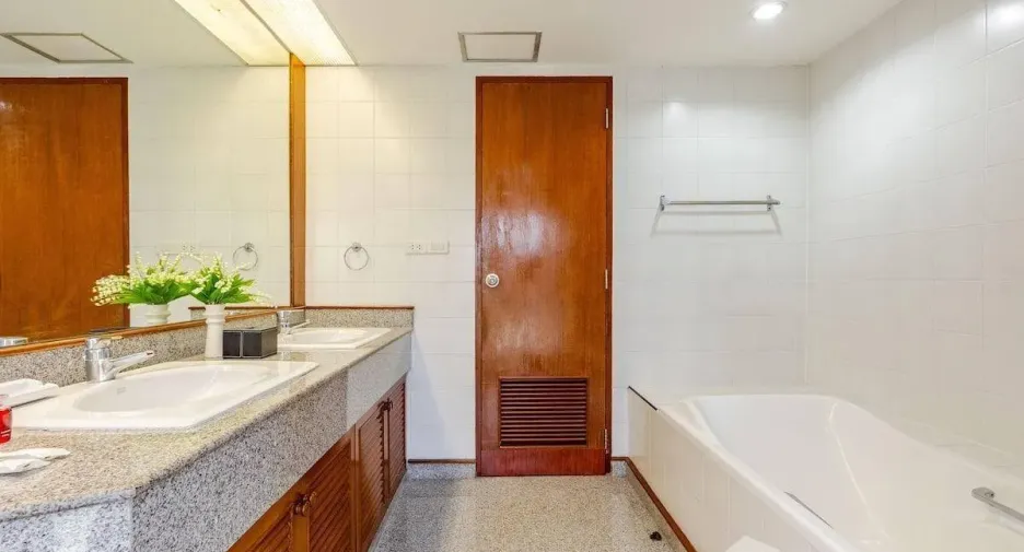À louer 3 chambres appartement à Khlong Toei, Bangkok