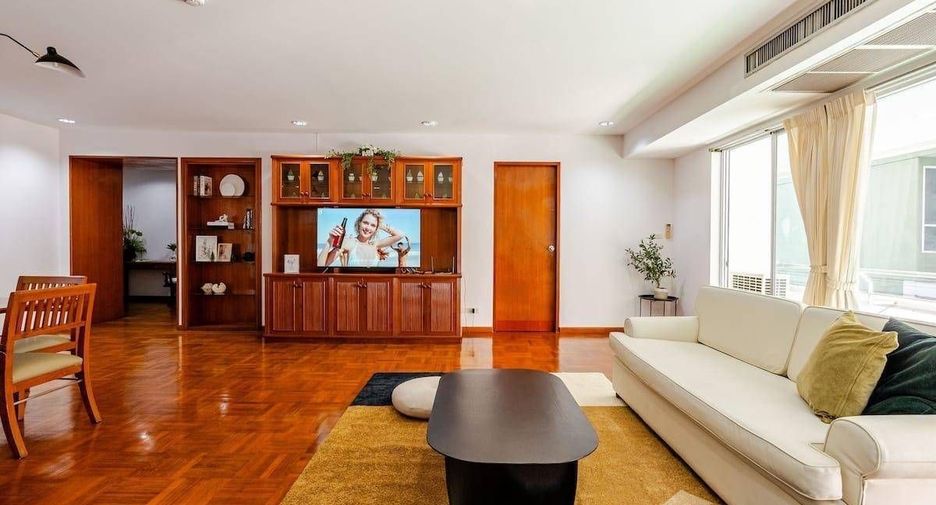 For rent 3 bedrooms apartment in Khlong Toei, Bangkok