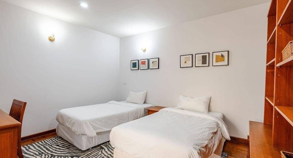 For rent 3 bedrooms apartment in Khlong Toei, Bangkok