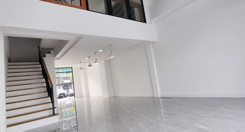 Büro zur Miete mit 3 Zimmer in Prawet, Bangkok